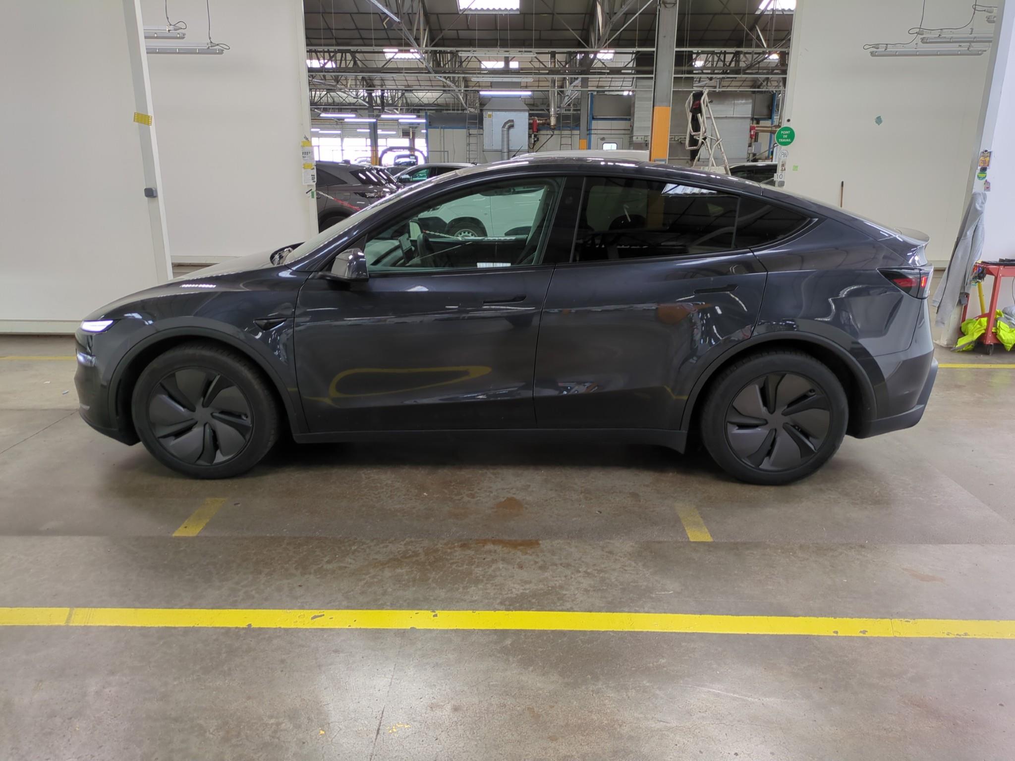 TESLA  2025