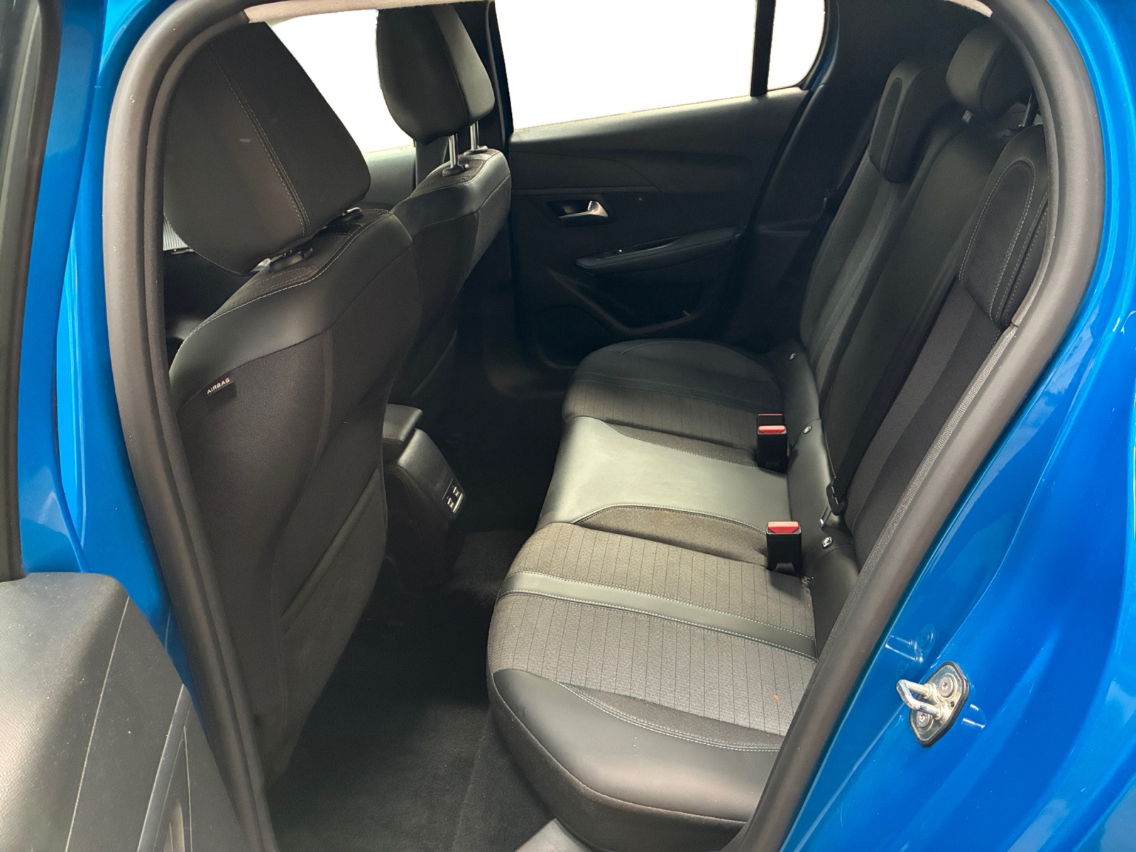 PEUGEOT 208 Electrique 50 kWh 136ch Allure Pack 2024