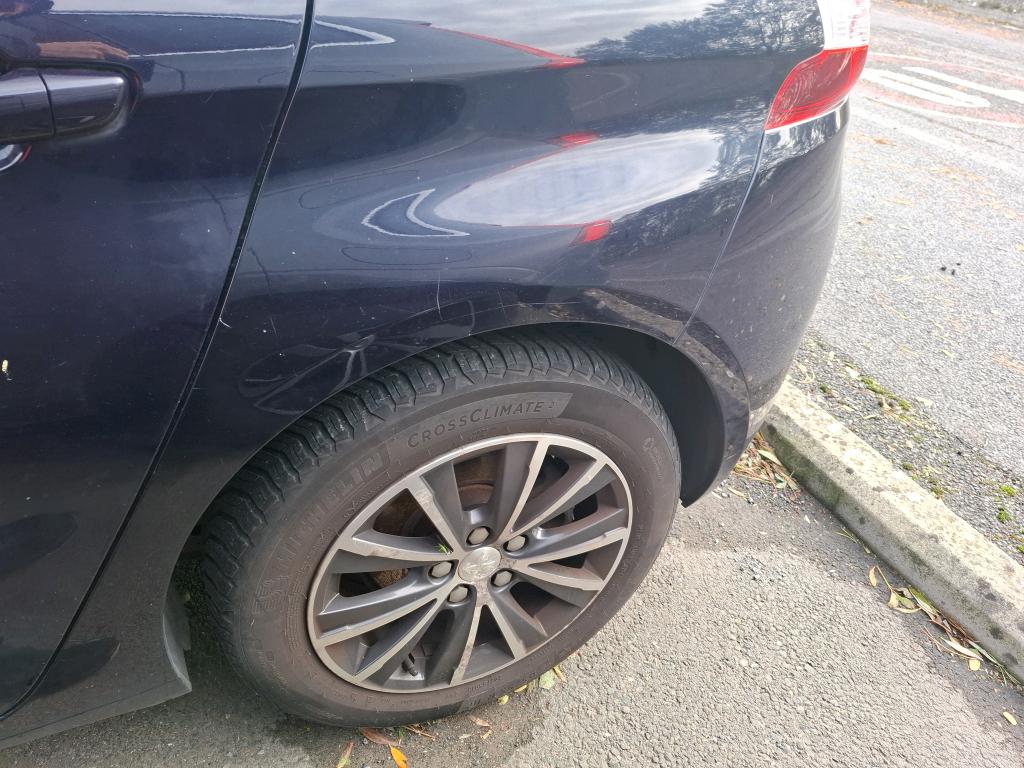 PEUGEOT 308 1.2 PureTech 130ch S&S BVM6 Allure 2015