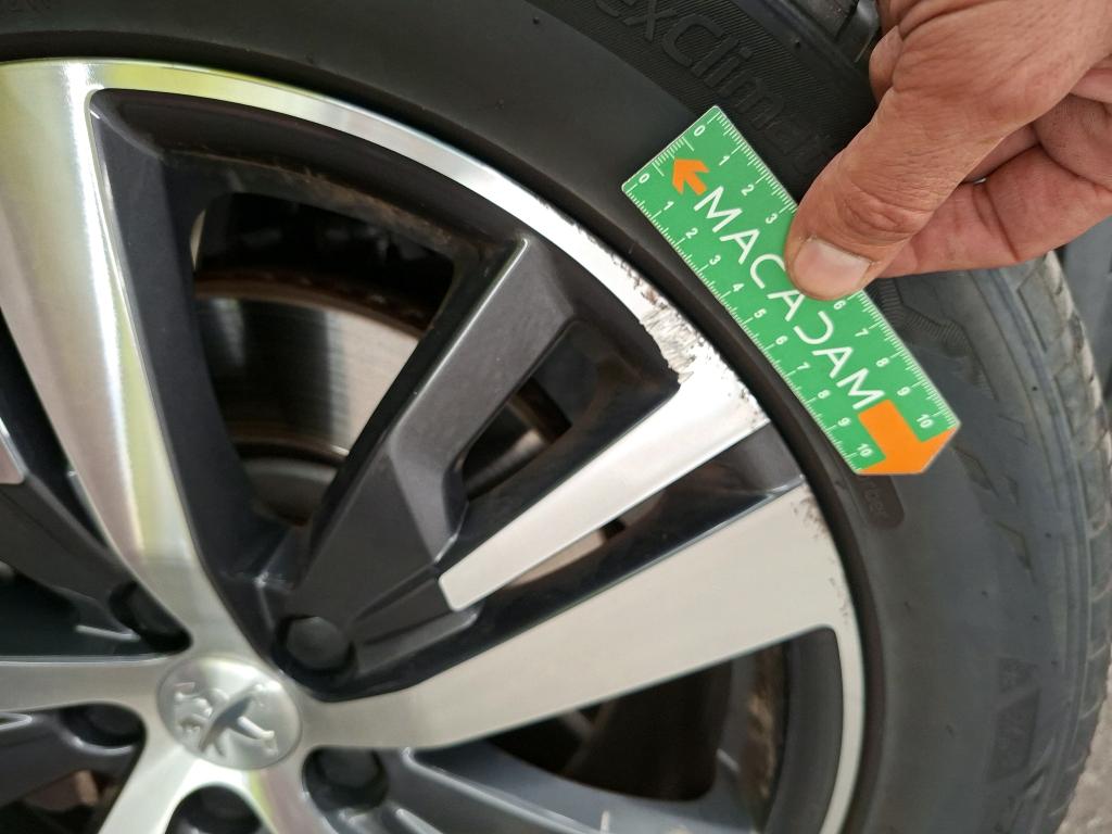 PEUGEOT 3008 Hybrid 225 e-EAT8 Allure Pack 2021