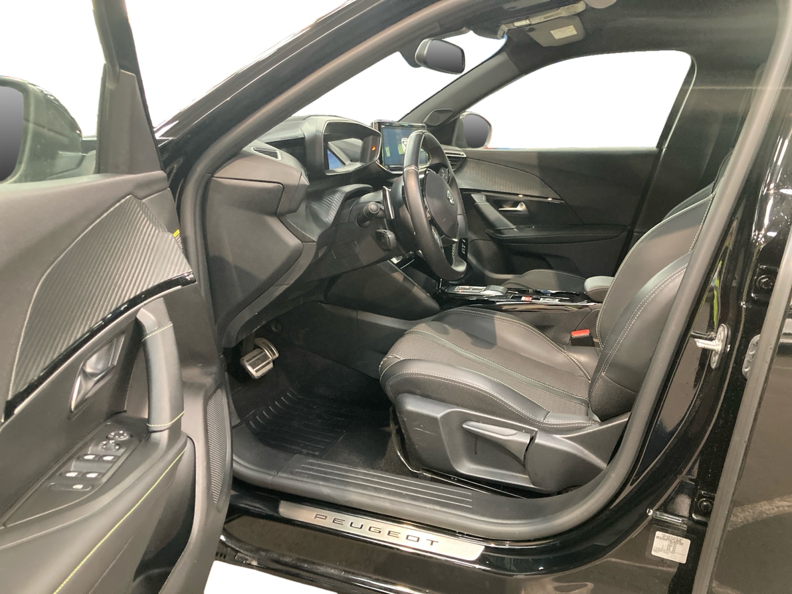 PEUGEOT 2008 Hybrid 145 e-DCS6 GT 2025