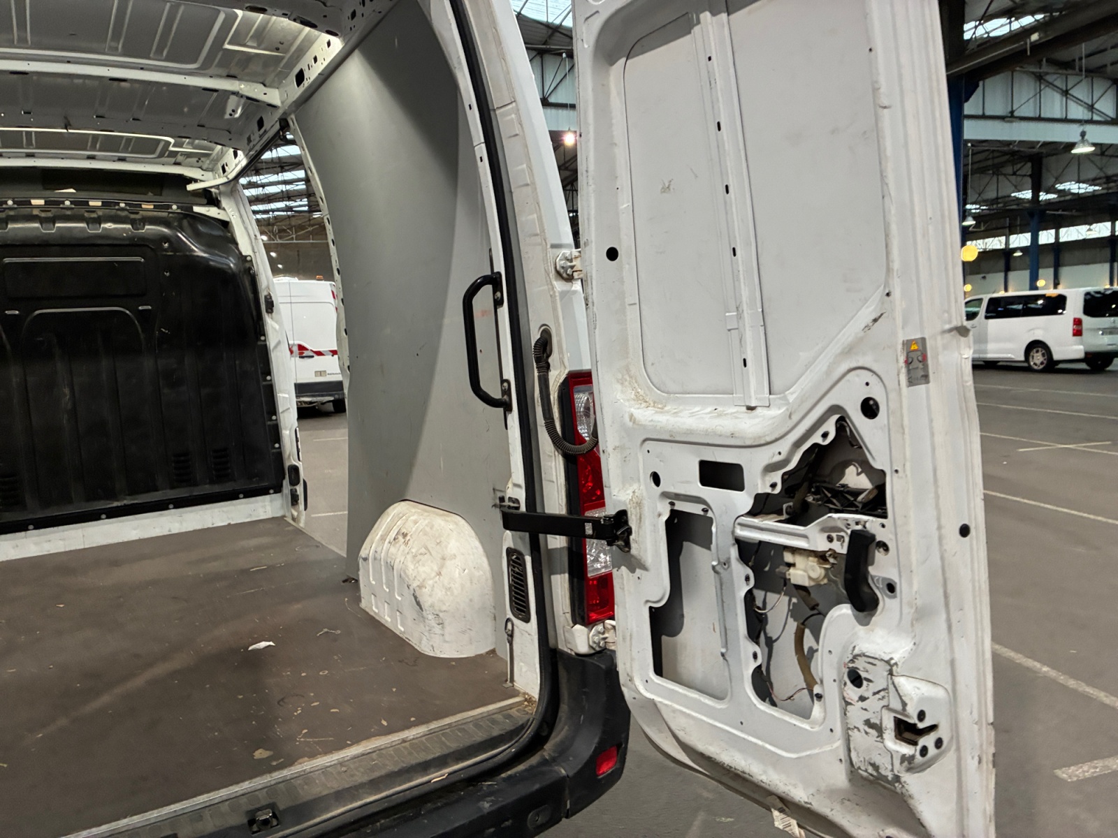 RENAULT MASTER FGN TRAC F3500 L2H2 DCI 135 GRAND CONFORT 2020