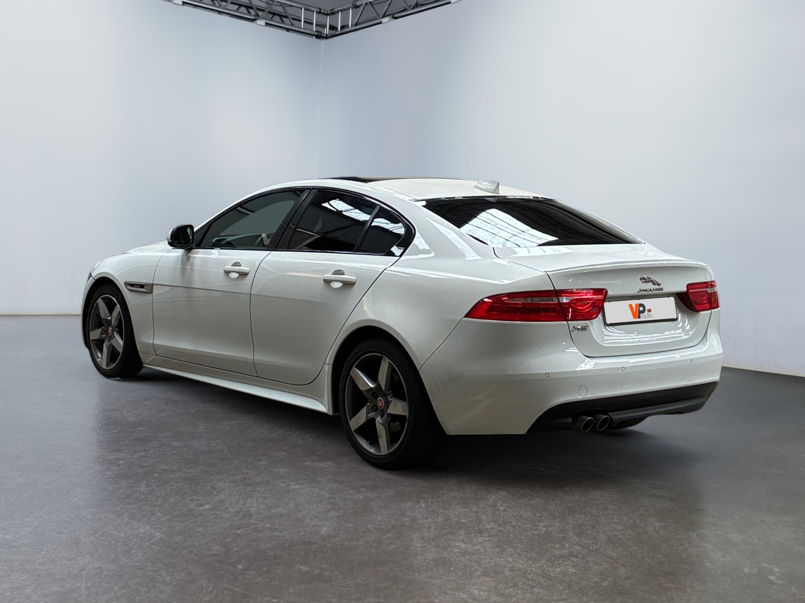JAGUAR XE 2.0 D - 180 ch BVA R-Sport 2017