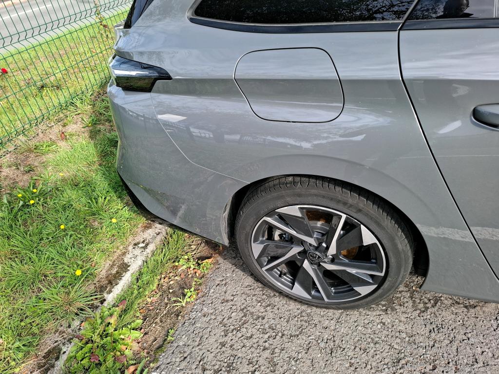 PEUGEOT 308 SW PHEV 180 e-EAT8 Allure 2025