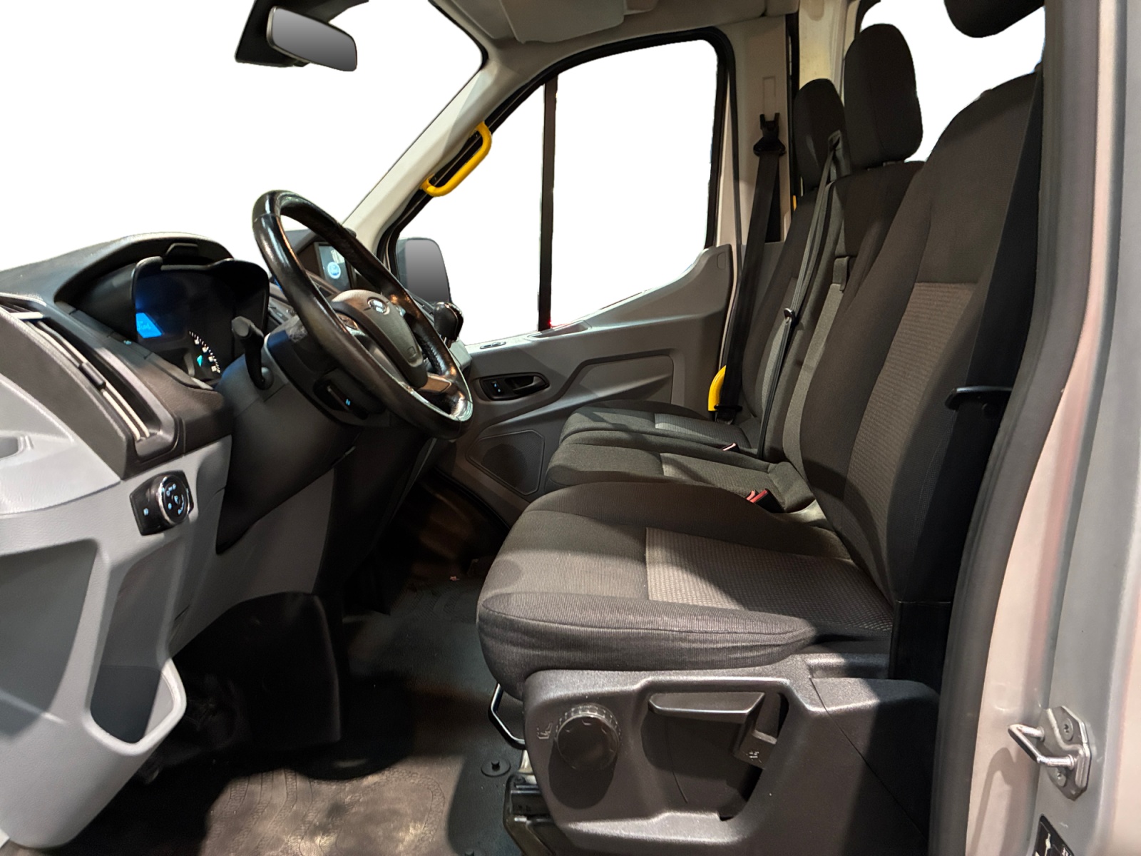 FORD TRANSIT KOMBI TPMR P350 L4H3 2.0 TDCi 130 Ambiente 8pl 2017