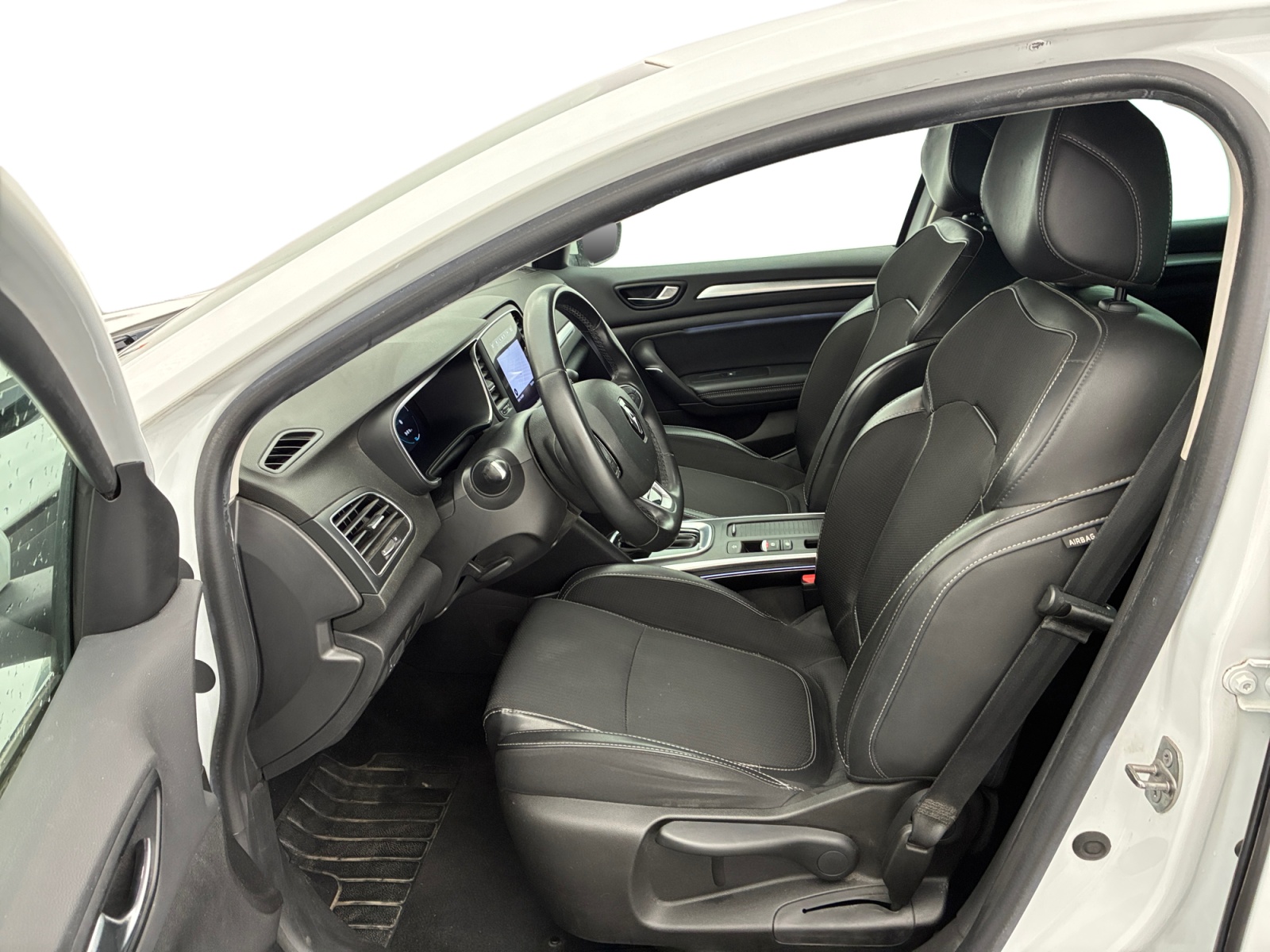 RENAULT MÉGANE MEGANE IV Berline E-Tech plug-in hybrid 160 Techno 2023