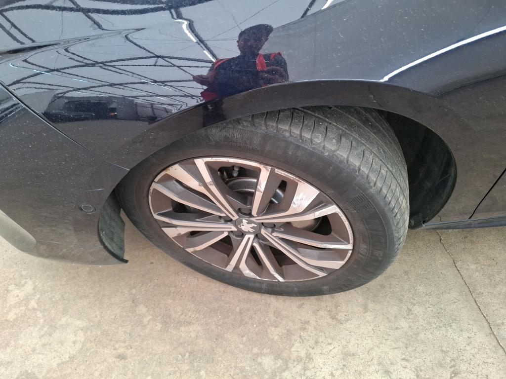 PEUGEOT 508 Hybrid 225 e-EAT8 Allure Pack 2022