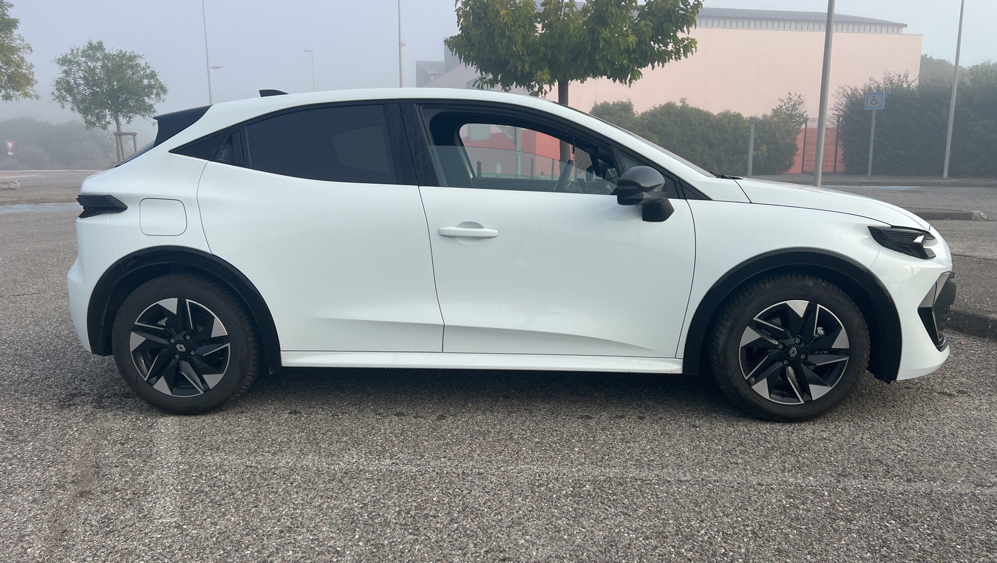 RENAULT CLIO VI HYBRID E-Tech full 160 ch Techno 2026