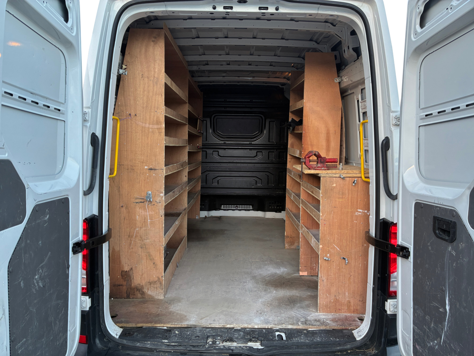 VOLKSWAGEN CRAFTER VAN 30 L3H3 11 M3 TRAC 2023