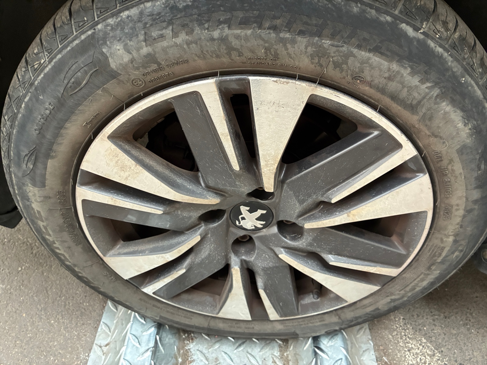 PEUGEOT 2008 1.2 PureTech 110ch S&S BVM5 Allure 2018