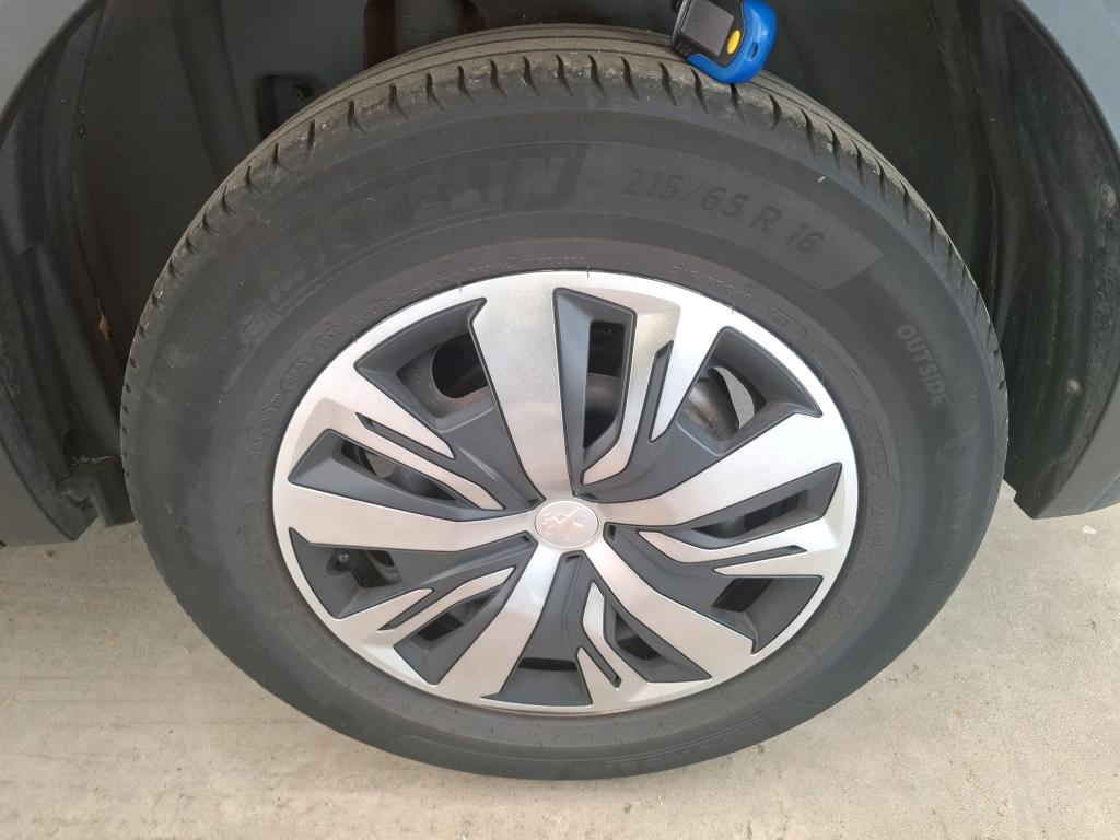 PEUGEOT 2008 BUSINESS BlueHDi 130 S&S EAT8 Active 2021