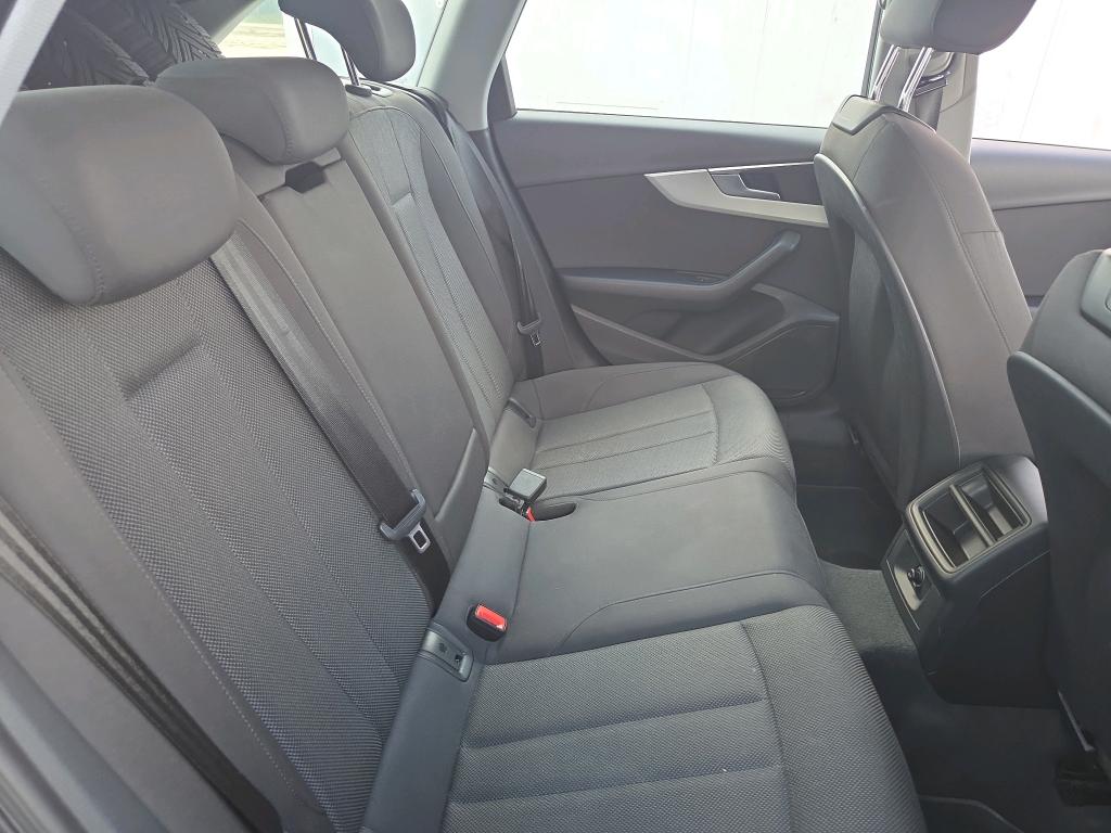 AUDI A4 AVANT 30 TDI 136 S tronic 7 Business Line 2022