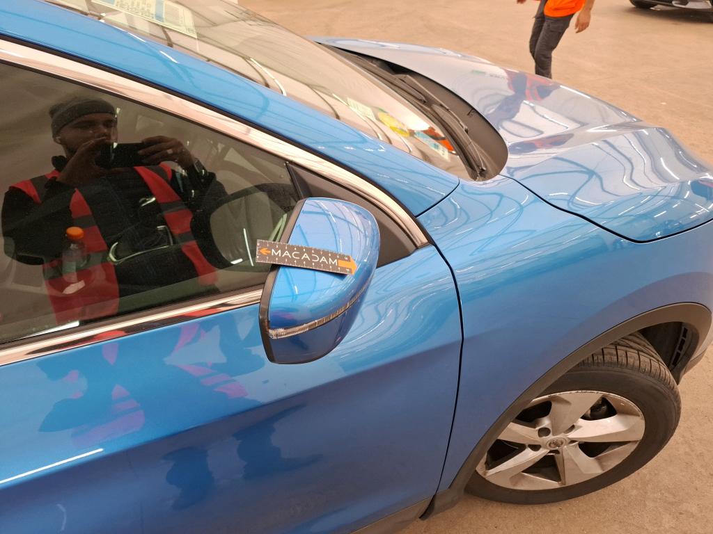 NISSAN  2019