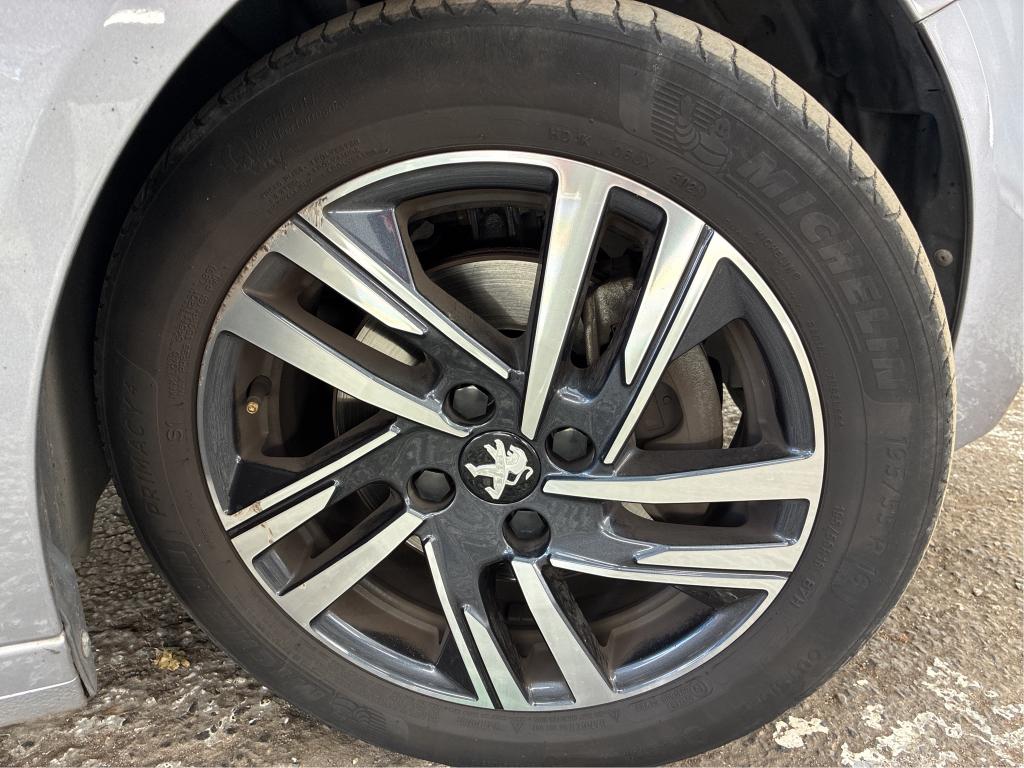 PEUGEOT 208) 208 PureTech 100 S&S BVM6 Allure Pack 2022