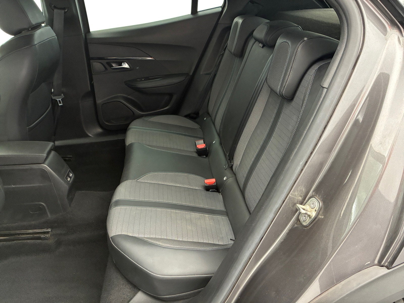 PEUGEOT 2008 BUSINESS BlueHDi 130 S&S EAT8 Allure 2021