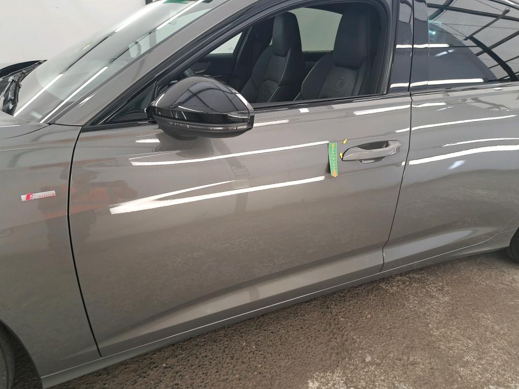 AUDI A6 55 TFSIe 367 ch S tronic 7 Quattro Competition 2022