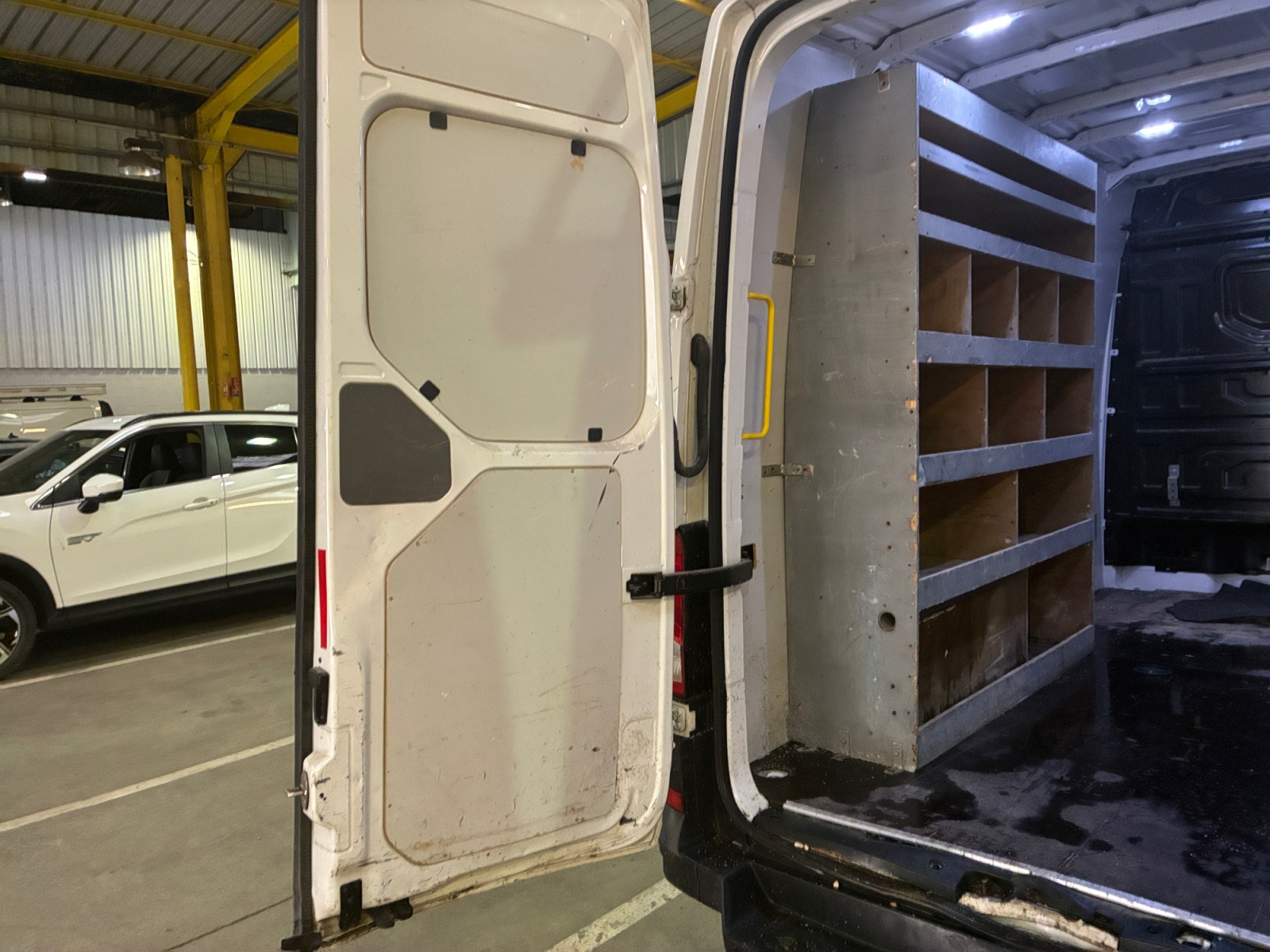 VOLKSWAGEN CRAFTER VAN 35 L3H3 2.0 TDI 140 CH BUSINESS 2022