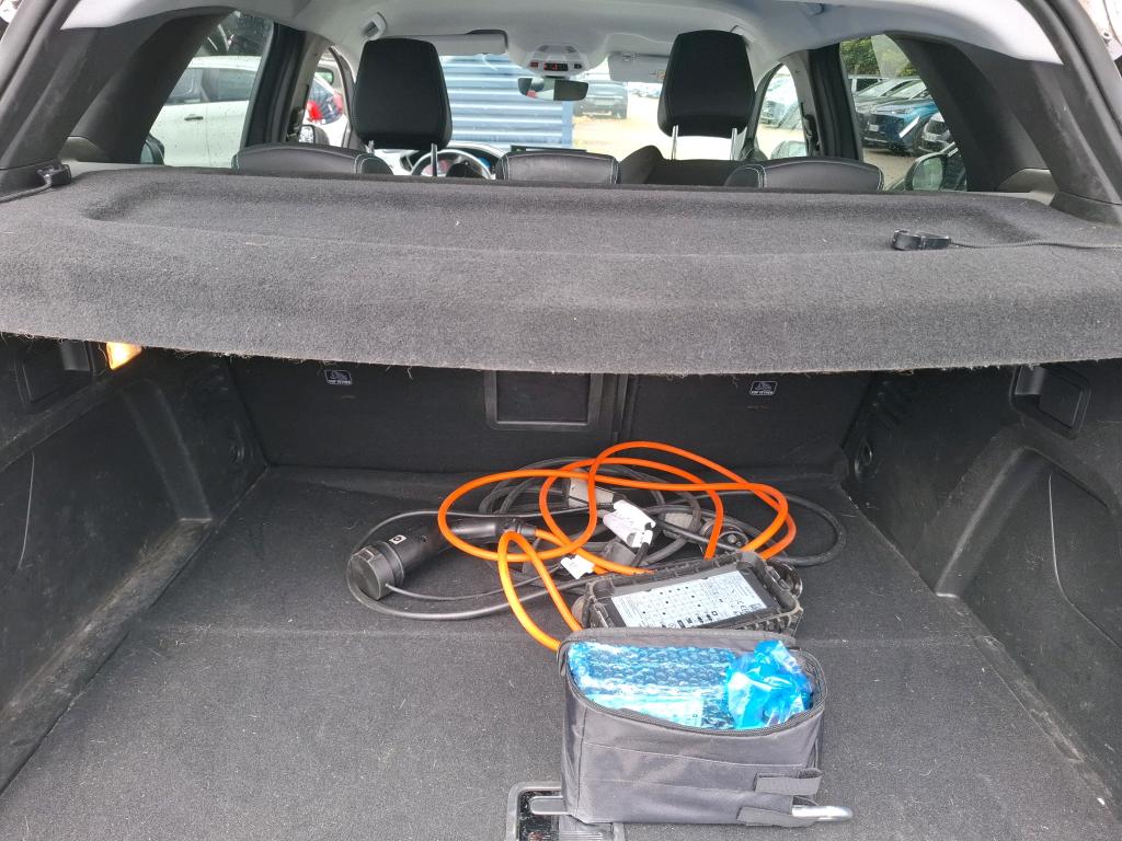PEUGEOT 3008 Hybrid 225 e-EAT8 Allure 2022