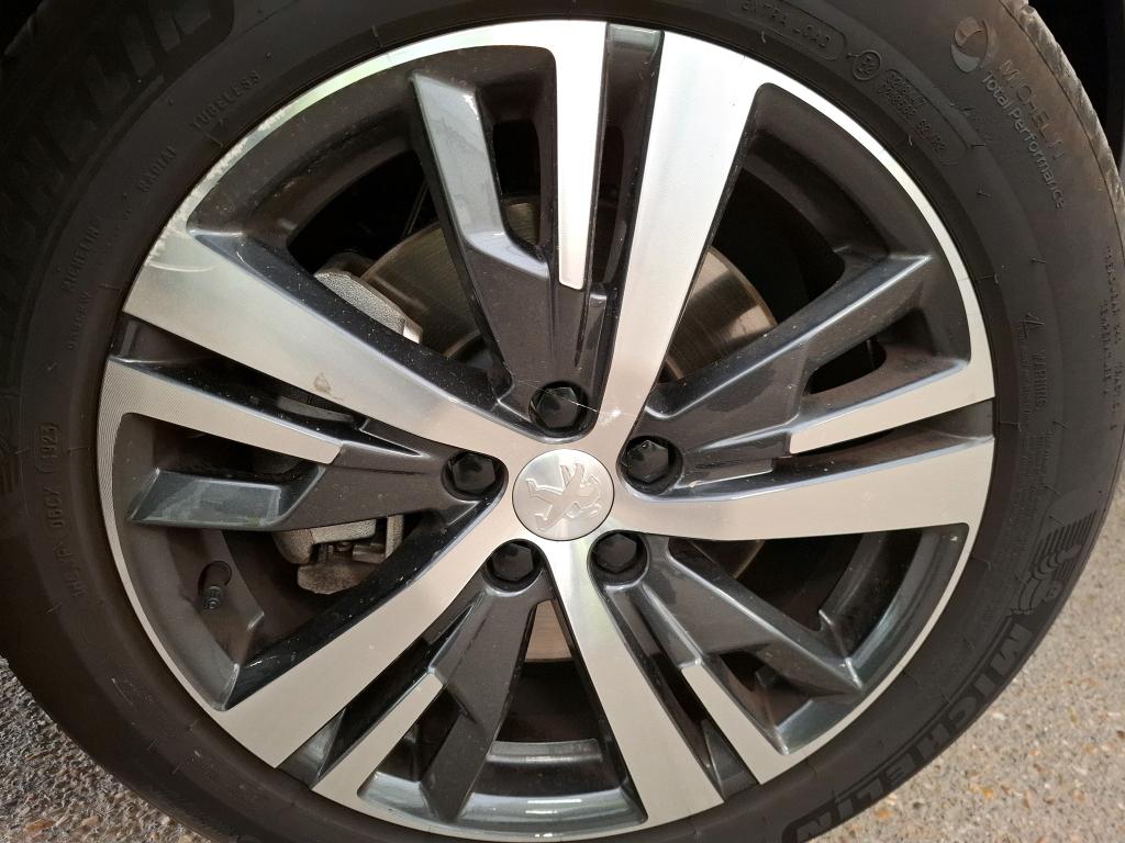 PEUGEOT 3008 Hybrid 180 e-EAT8 Active Pack 2024