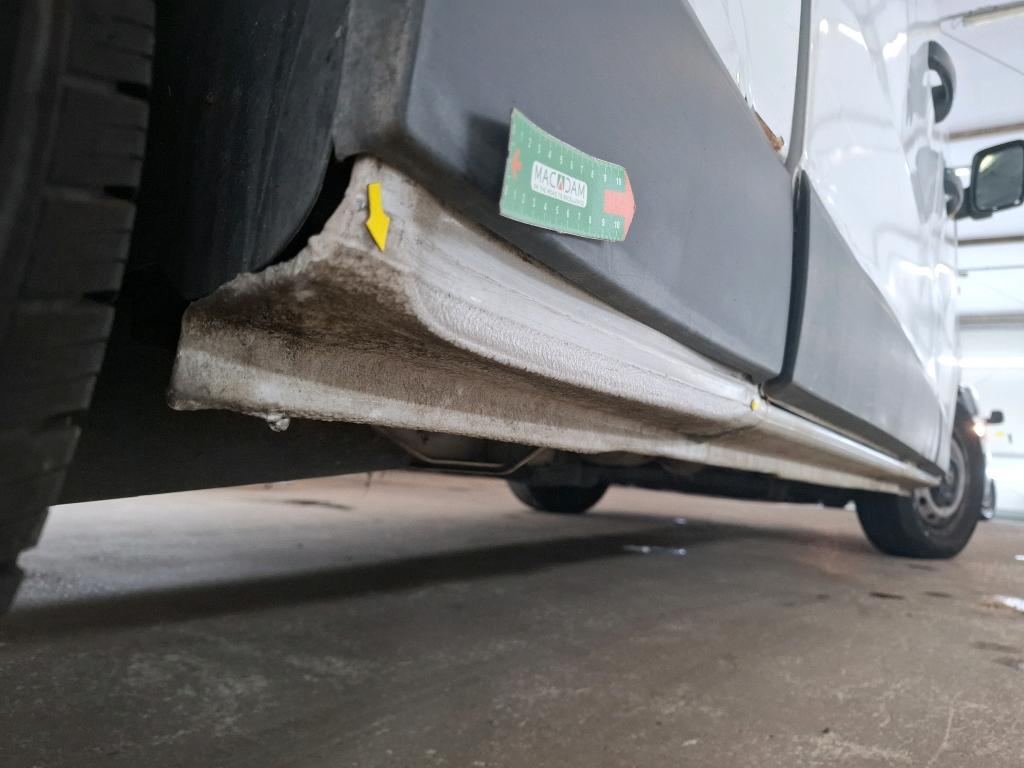 RENAULT TRAFIC FOURGON FGN L2H1 1200 KG DCI 95 E6 CONFORT 2016