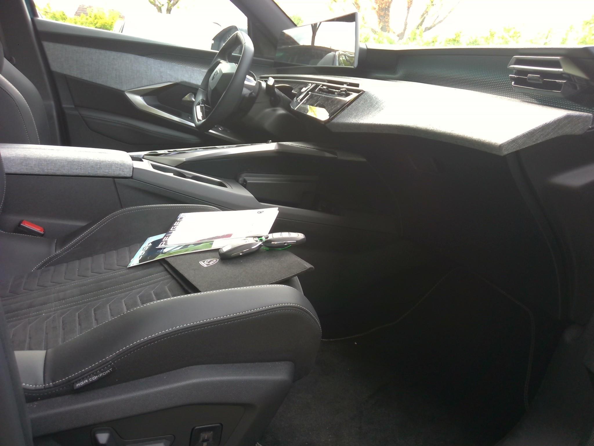 PEUGEOT 3008 Hybrid 145 e-DCS6 GT 2025
