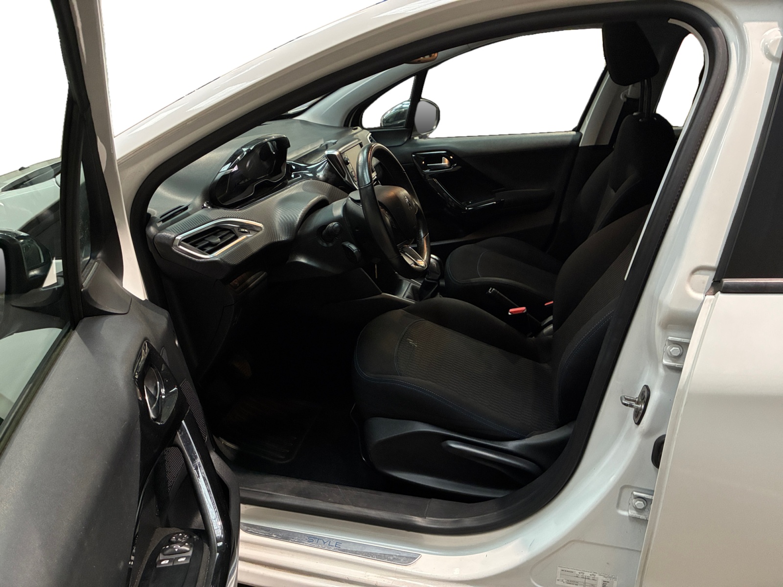 PEUGEOT 208 1.2 PureTech 82ch BVM5 Style 5 portes 2018