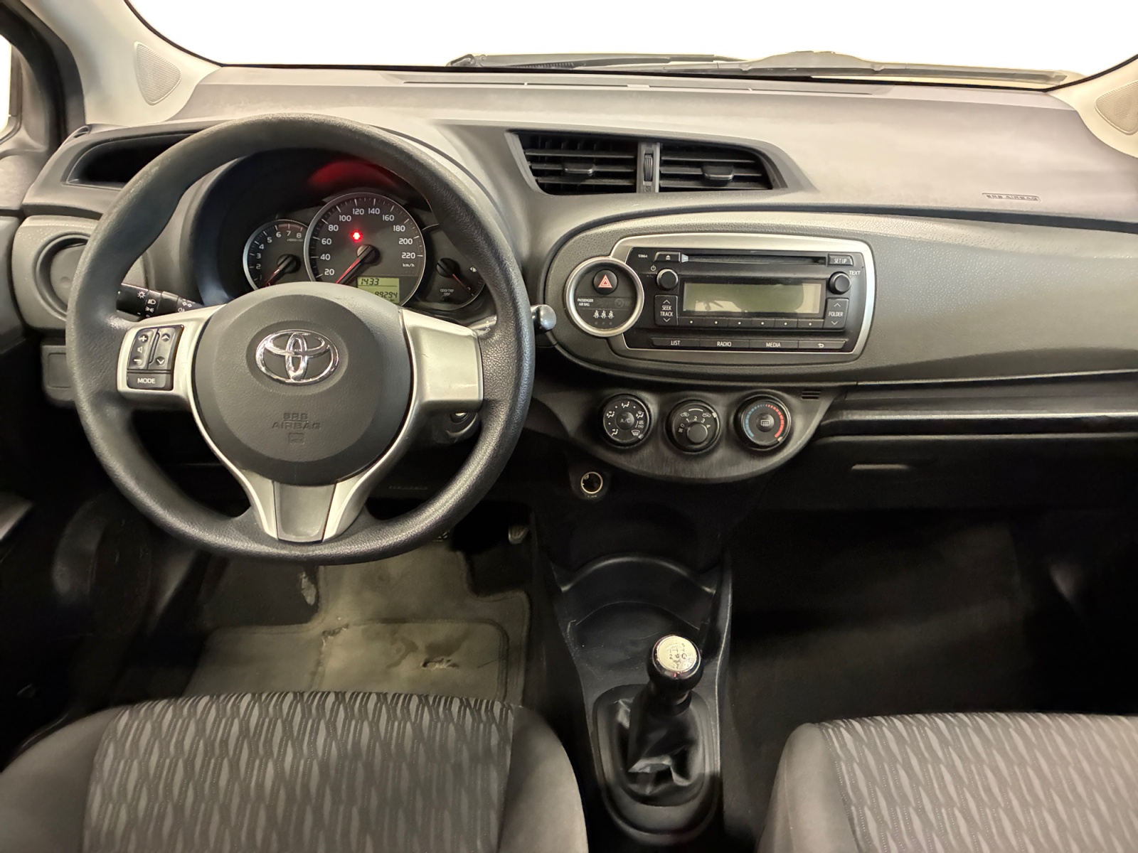 TOYOTA Yaris 69 VVT-i Active 2014