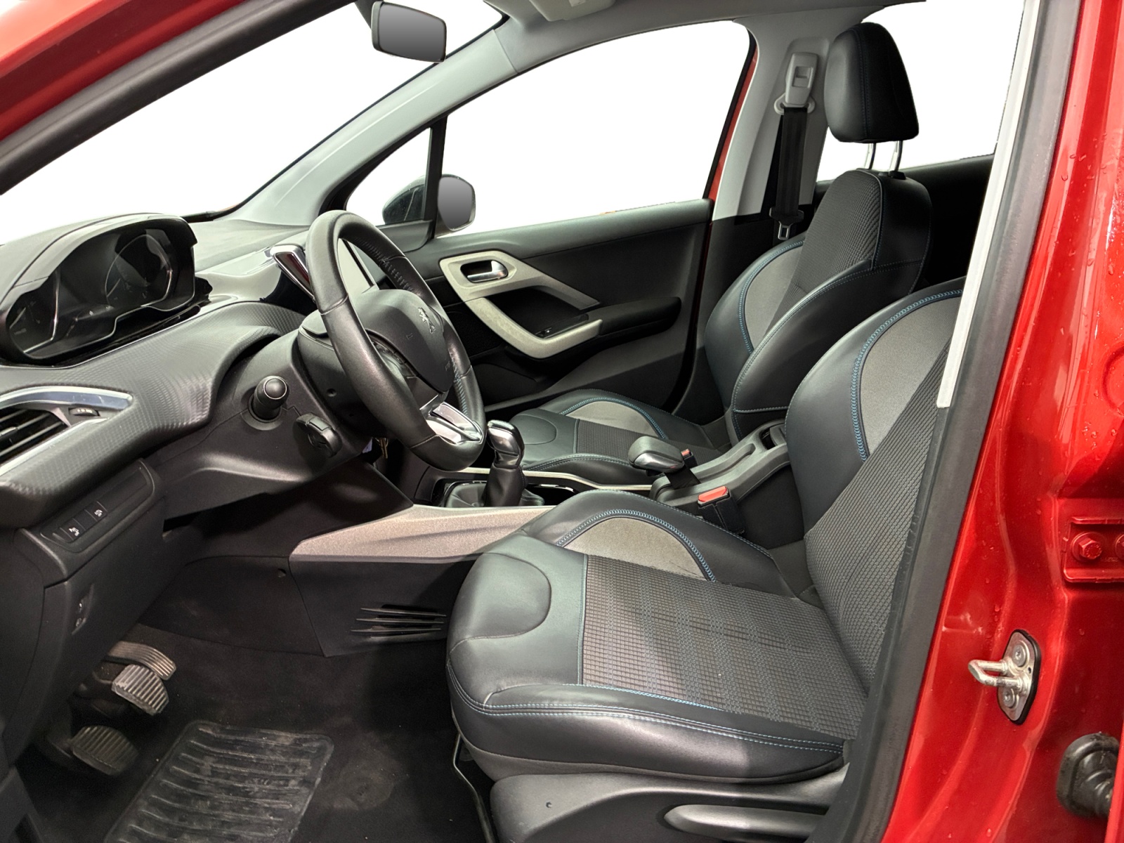 PEUGEOT 2008 1.2 PureTech 110ch S&S BVM5 Urban Cross 2015