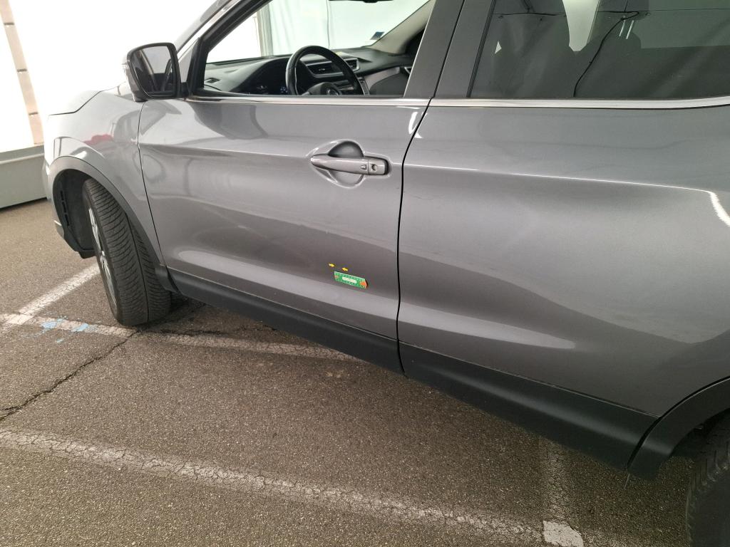 NISSAN  2018