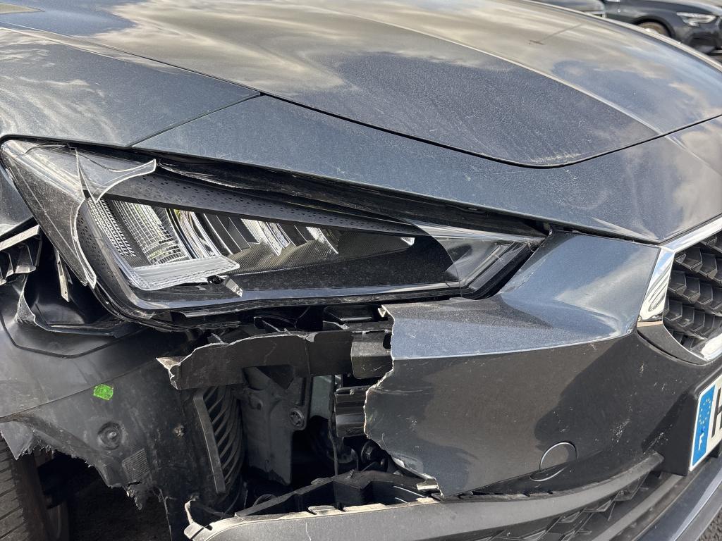 SEAT LEON 1.5 eTSI Hybrid 115 DSG7 Business 2025