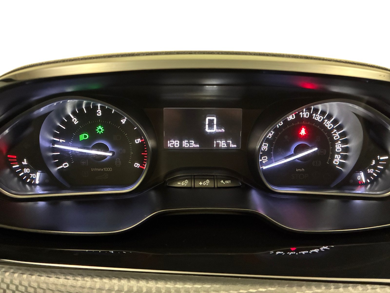 PEUGEOT 2008 BlueHDi 100ch S&S BVM5 Signature 2019