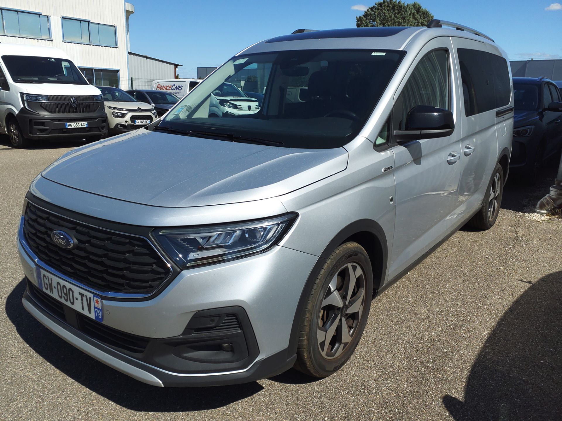 TOURNEO GRAND