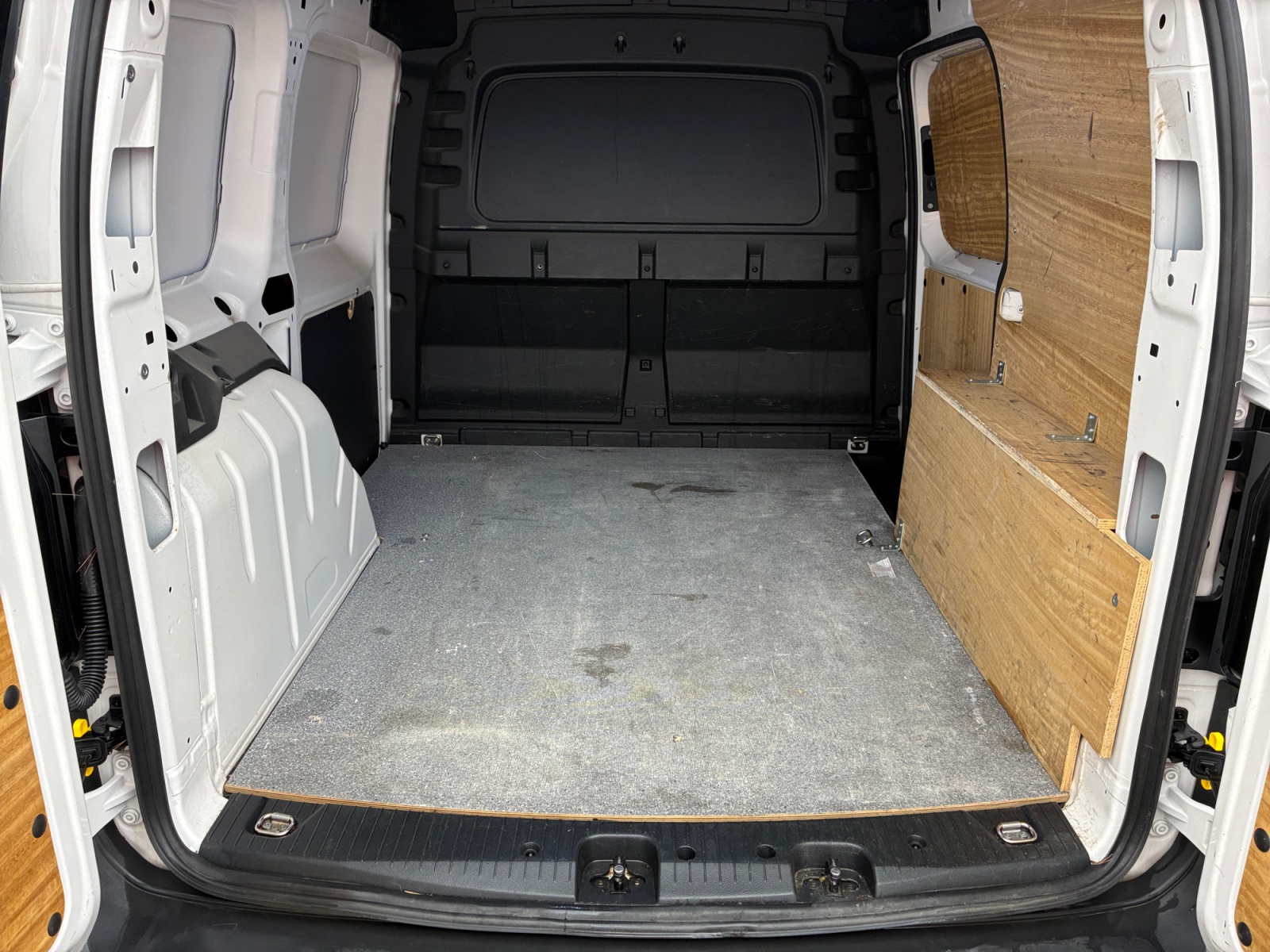 VOLKSWAGEN CADDY CARGO 2.0 TDI 102 BVM6 BUSINESS 2024