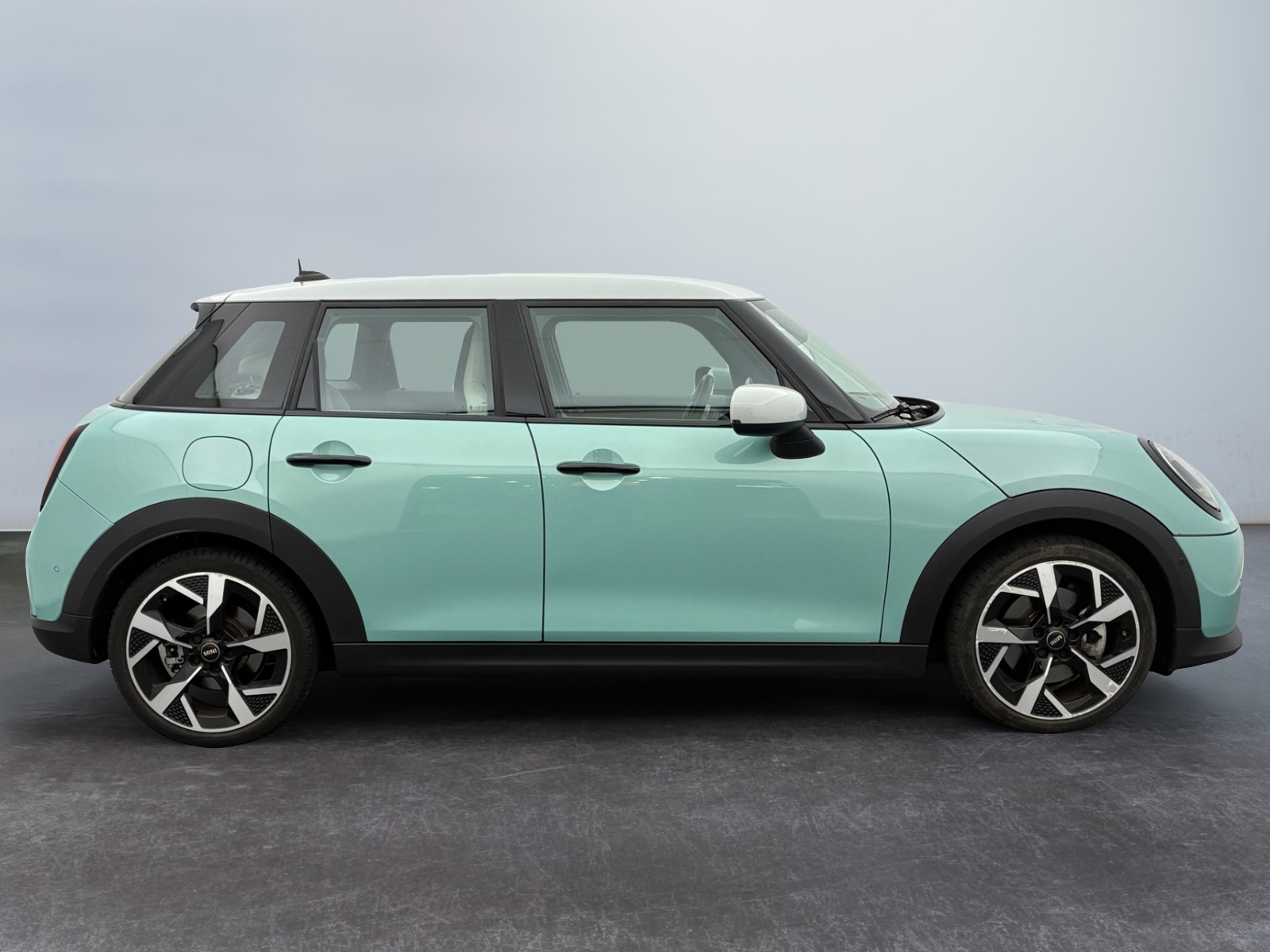 MINI Cooper 5 Portes C 156 Favoured + Pack S DKG7 2024
