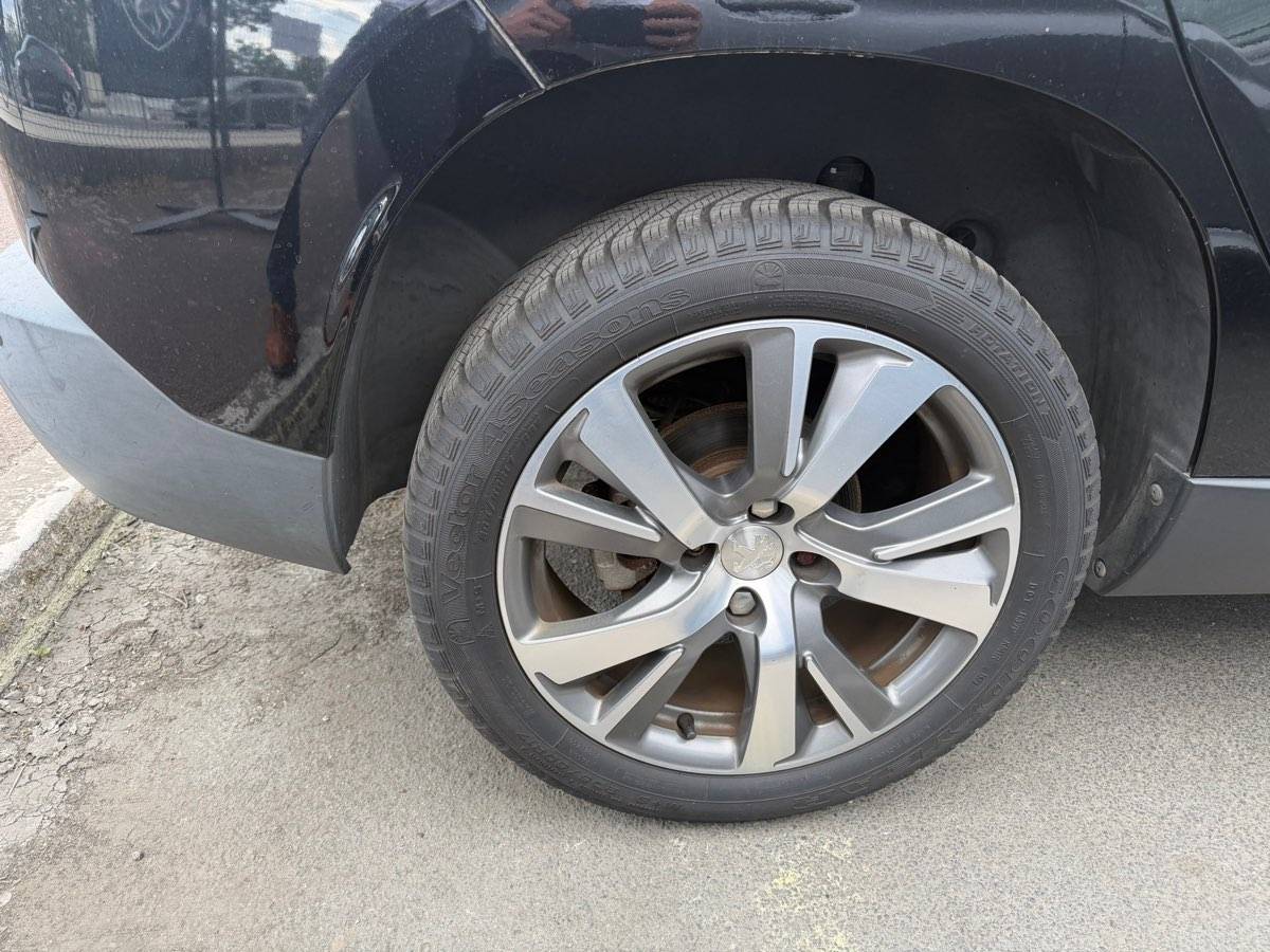 PEUGEOT 2008 1.6 e-HDi 115ch FAP BVM6 Féline Titane Féline Titane 2013