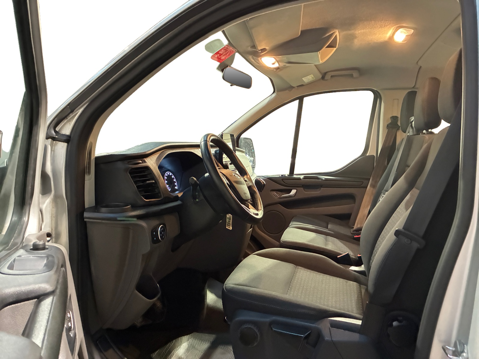 FORD Transit Custom 320 L2H1 2.0 EcoBlue 130 Trend Business 9pl 2021