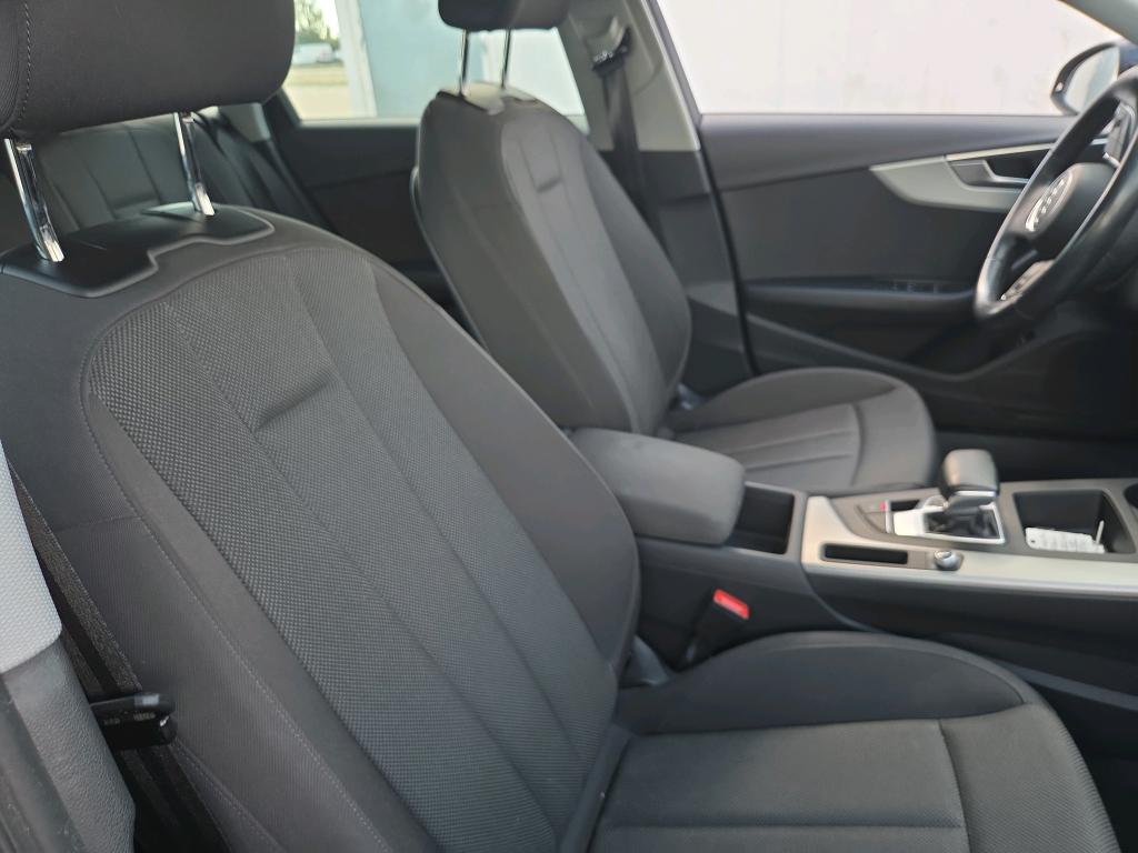 AUDI A4 AVANT 30 TDI 136 S tronic 7 Business Line 2022