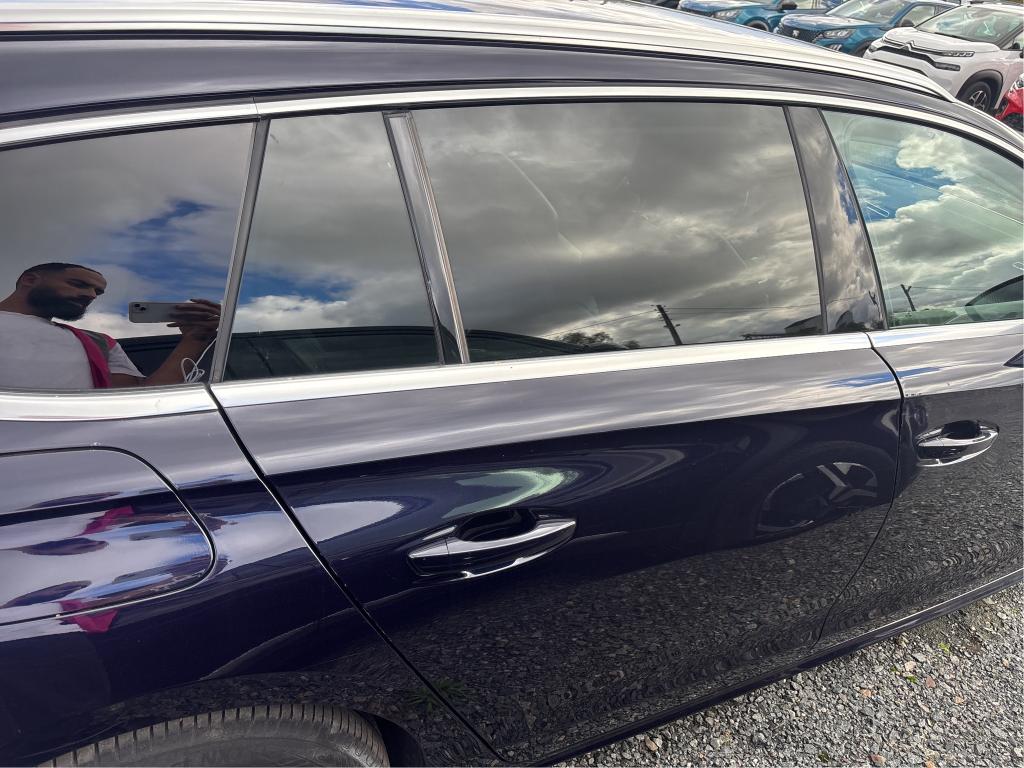 PEUGEOT 508 SW Hybrid 225 e-EAT8 Allure Business 2021