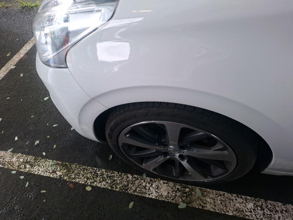 PEUGEOT 208 1.6 BlueHDi 120ch S&S BVM6 Féline 2016