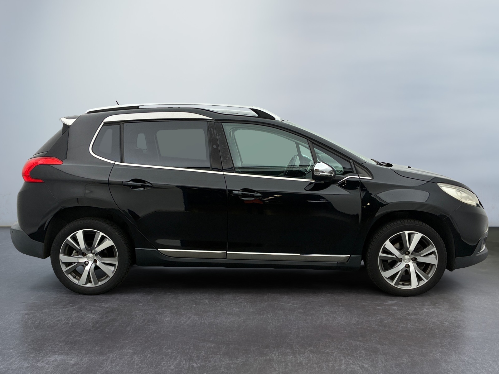 PEUGEOT 2008 1.6 e-HDi 115ch FAP BVM6 Féline Titane Féline Titane 2013