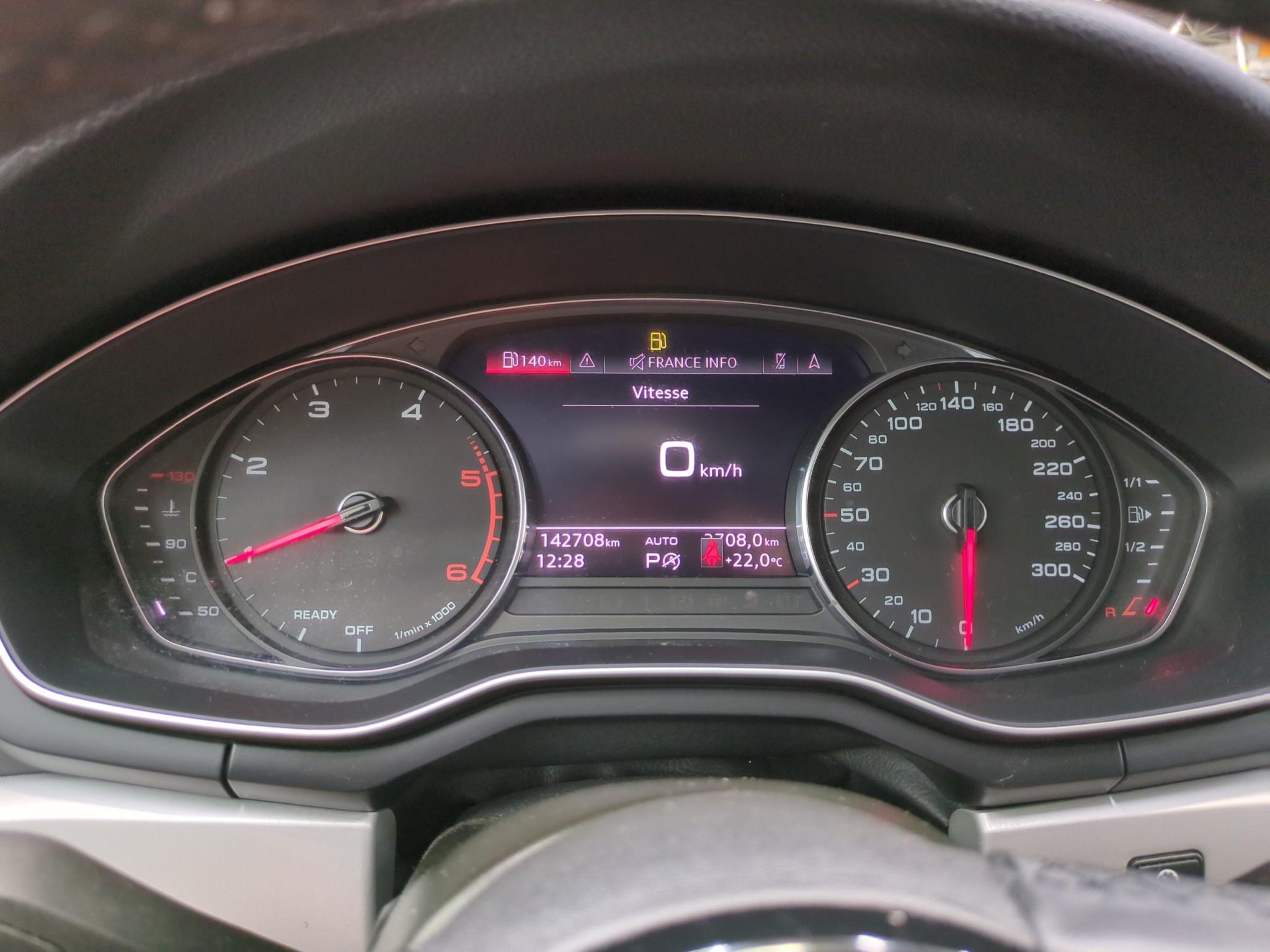AUDI A4 AVANT 30 TDI 136 S tronic 7 Business Line 2022