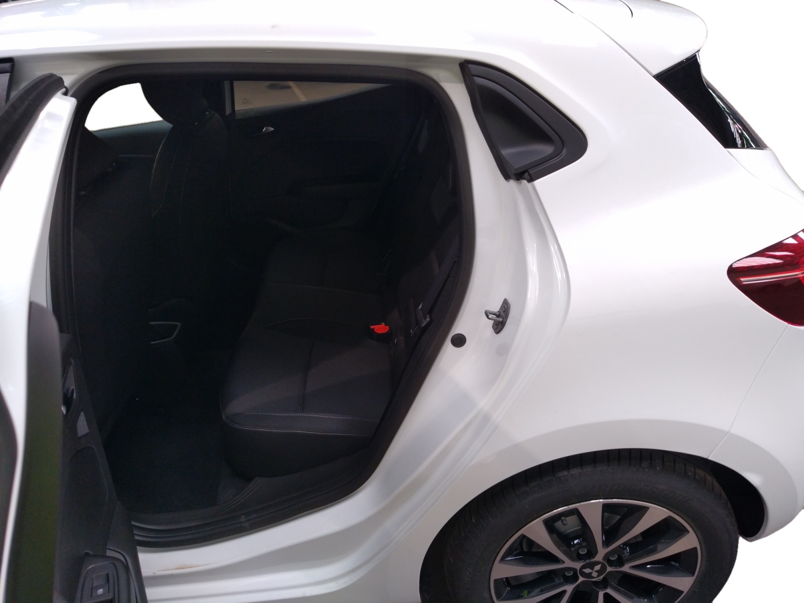 MITSUBISHI COLT 1.6 MPI HEV 143 Invite+ 2026