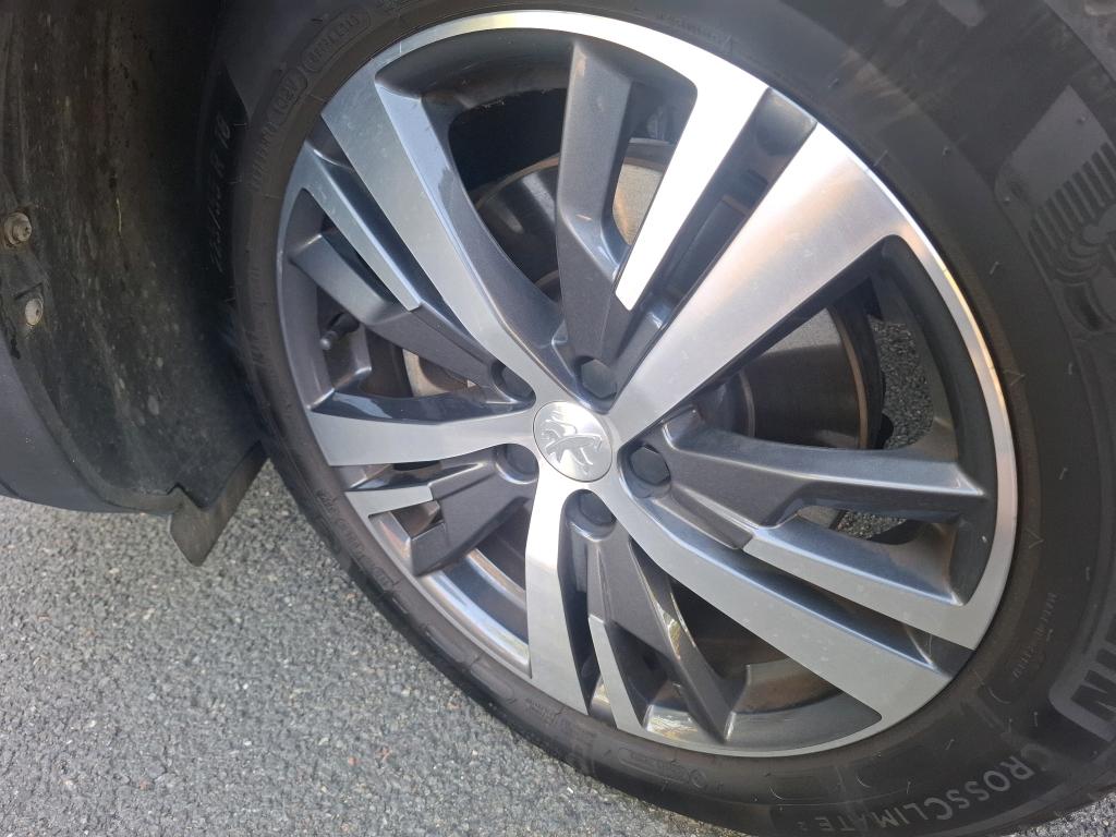 PEUGEOT 3008 Hybrid 225 e-EAT8 Active Pack 2023