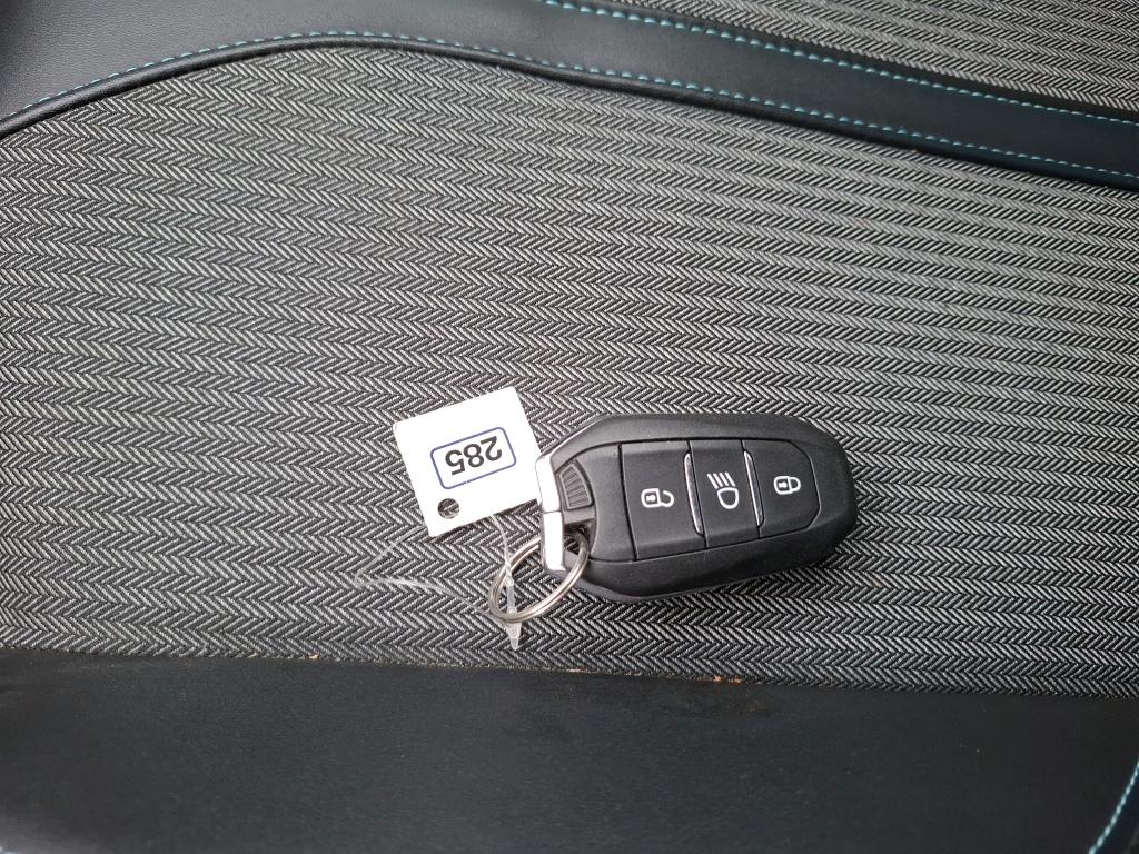 PEUGEOT 3008 Hybrid 225 e-EAT8 Allure 2021