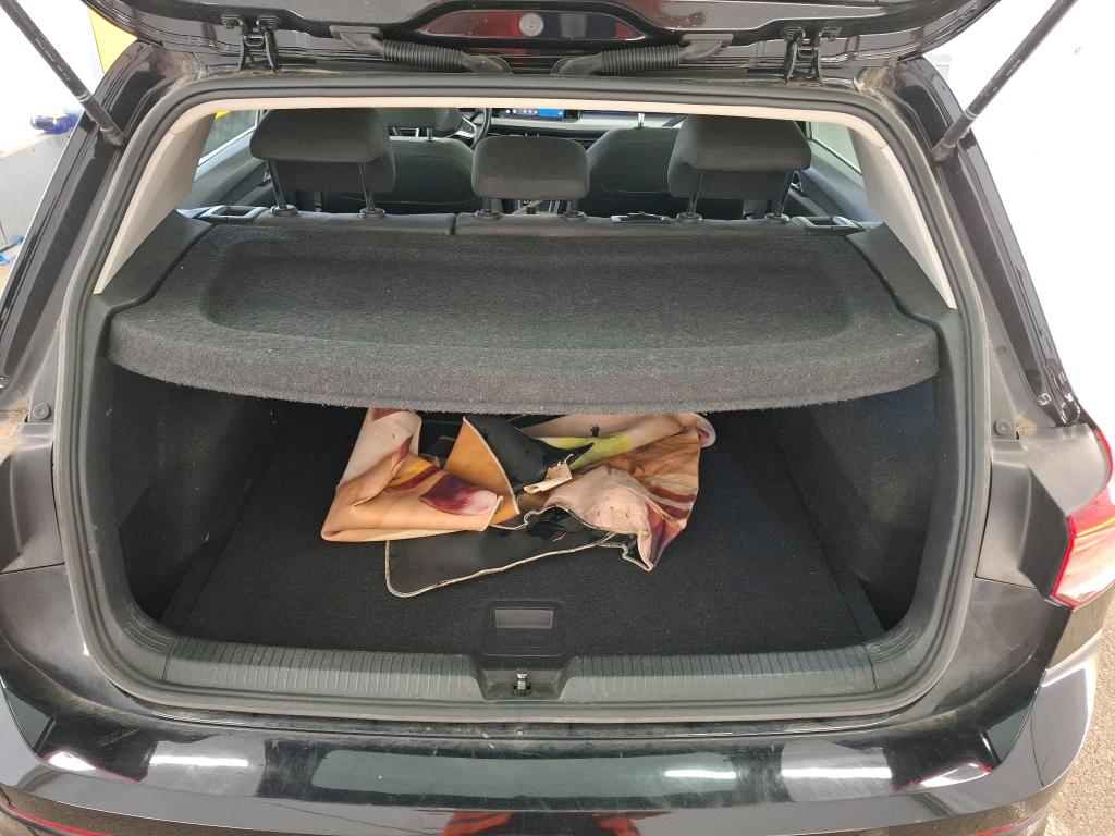 VOLKSWAGEN GOLF 1.0 eTSI OPF 110 DSG7 Life Business 2022