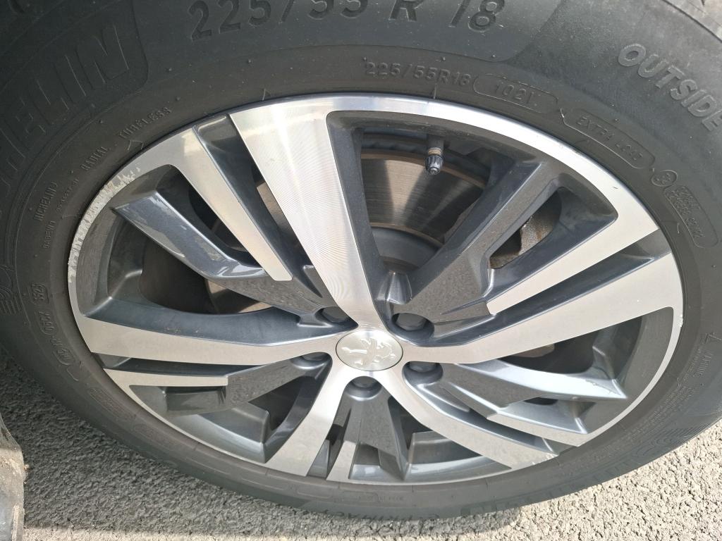 PEUGEOT 3008 Hybrid 180 e-EAT8 Active Pack 2023