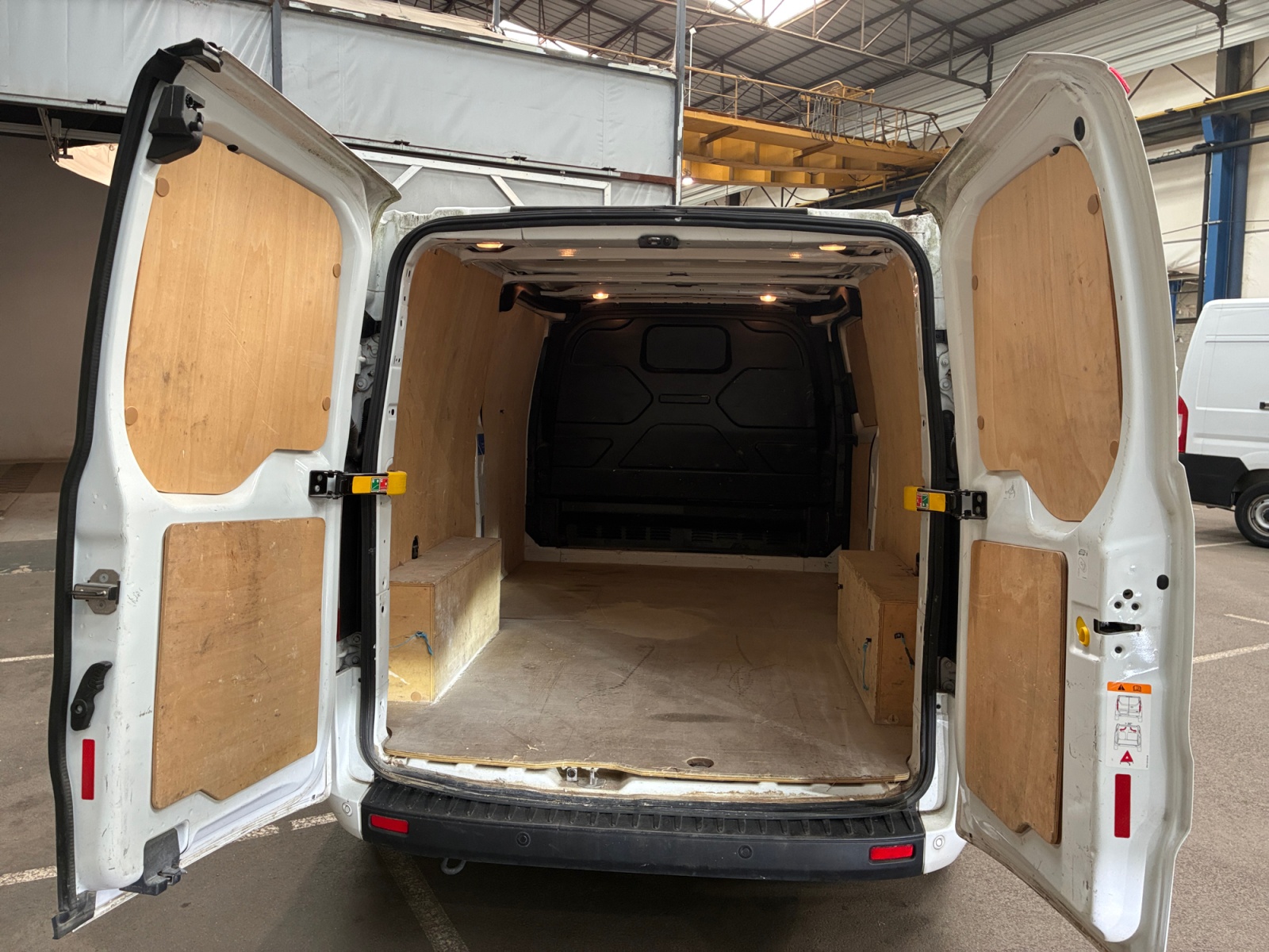 FORD TRANSIT CUSTOM FOURGON 300 L2H1 2.0 ECOBLUE 130 TREND BUSINESS 2022