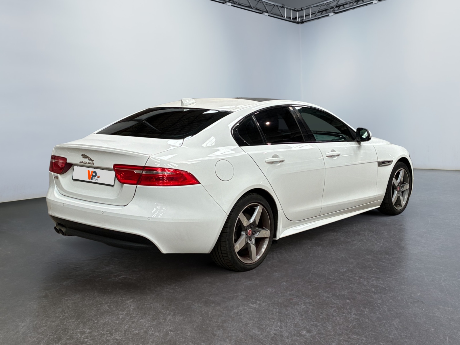 JAGUAR XE 2.0 D - 180 ch BVA R-Sport 2017