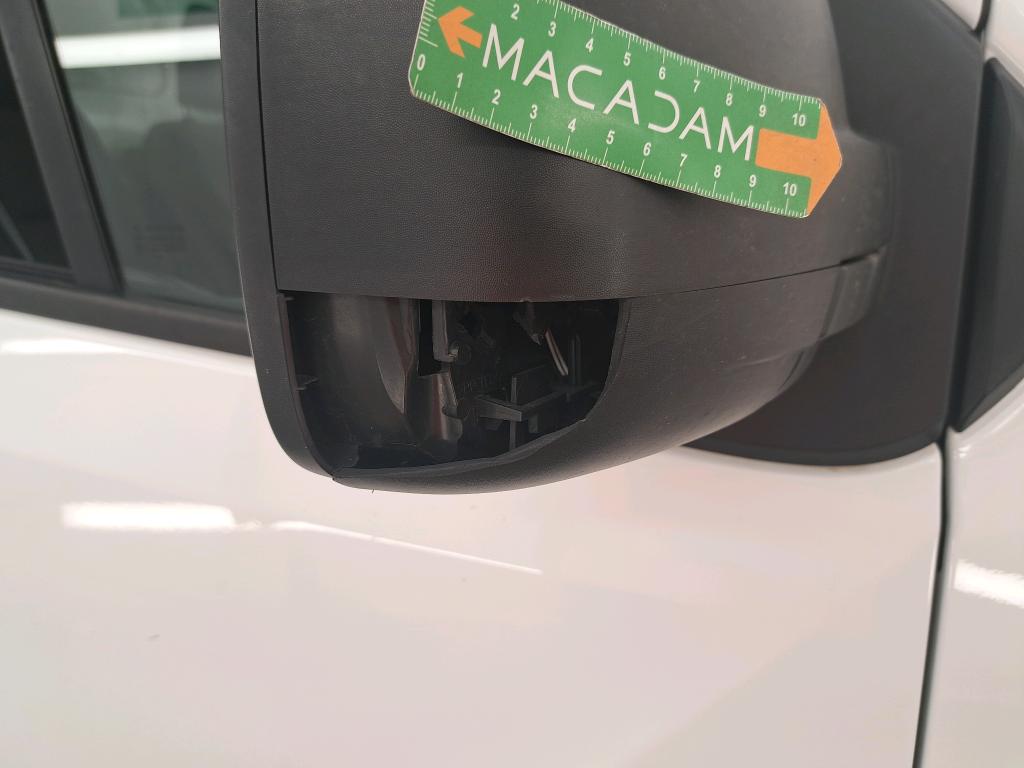 NISSAN  2020