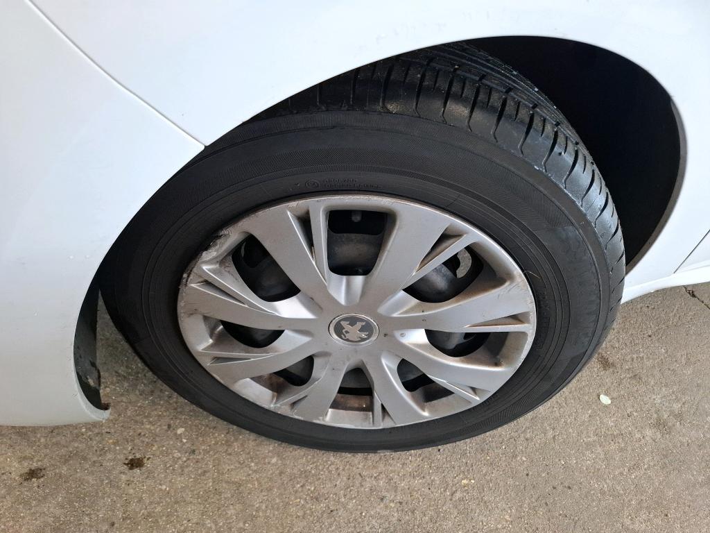 PEUGEOT 208 BUSINESS PureTech 82ch S&S BVM5 Active 2018